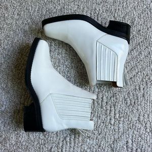 & Other Stories white ankle boots in size 38 (US size 7)